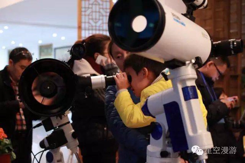 探索宇宙奥秘：天文观测的发展与展望