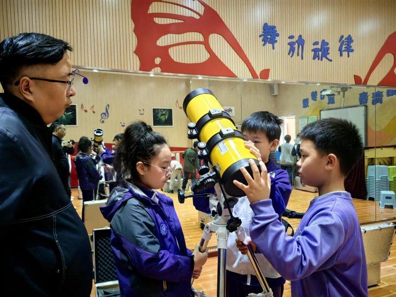 仰望星空的利器:天文望远镜行业动态